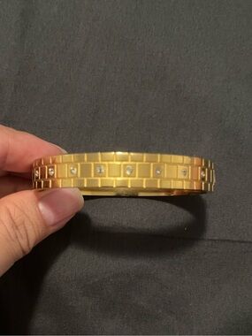 New - 18k gold plated stainless steel bangle
